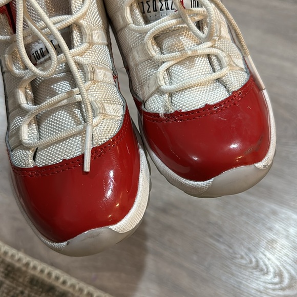 Air Jordan 11 Retro Cherry - Picture 3 of 6